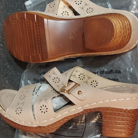 Women's 2 inch heel 41 9.5 size Sandals apricot beige color NWT buckle. - Picture 7 of 10